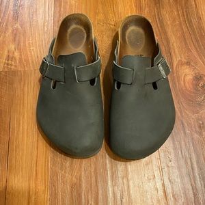 Boston Leather Clog - Women's. Black Oiled Leather, 40.0